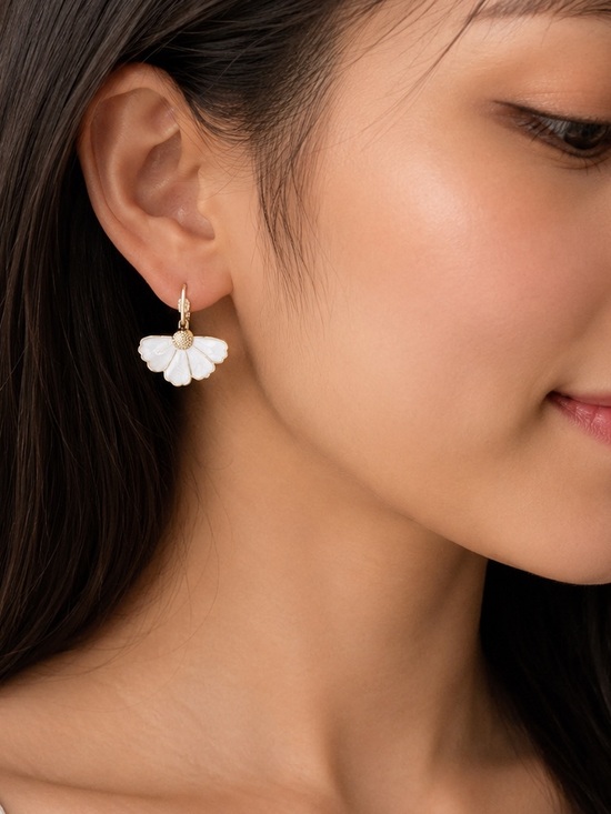 None Jewelry - Fashion Vintage Gold White Flower Drop Earrings